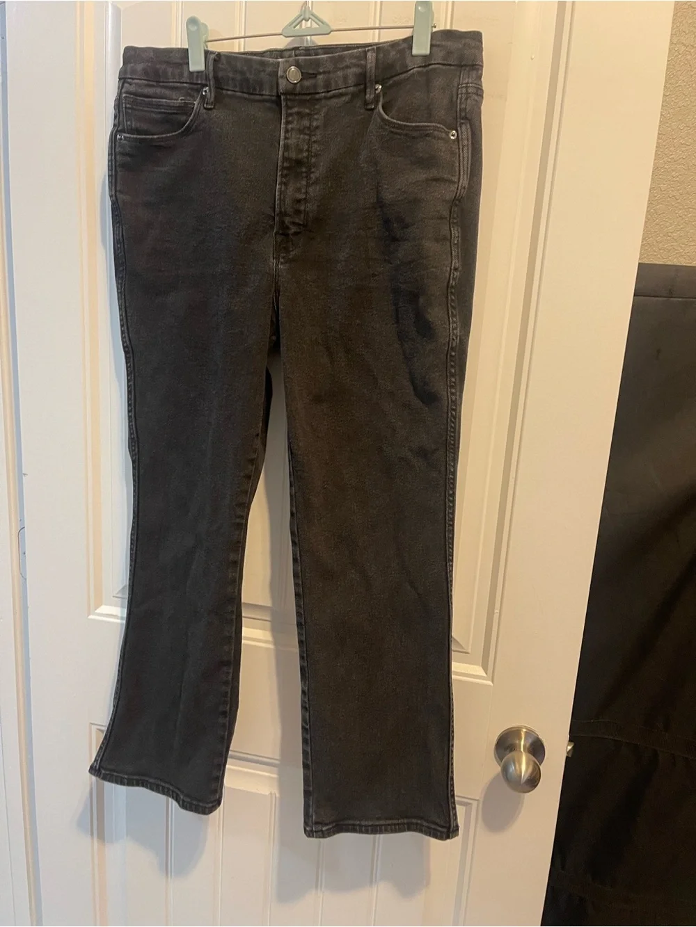 Good American Straight-Leg Jeans in Washed Black Good Curve Style